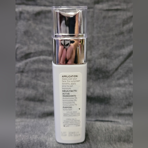 REVITALIFT BRIGHT REVEAL BRIGHTENING DAY MOSTURIZER GLYCOLIC SPF 30 - Picture 4 of 8